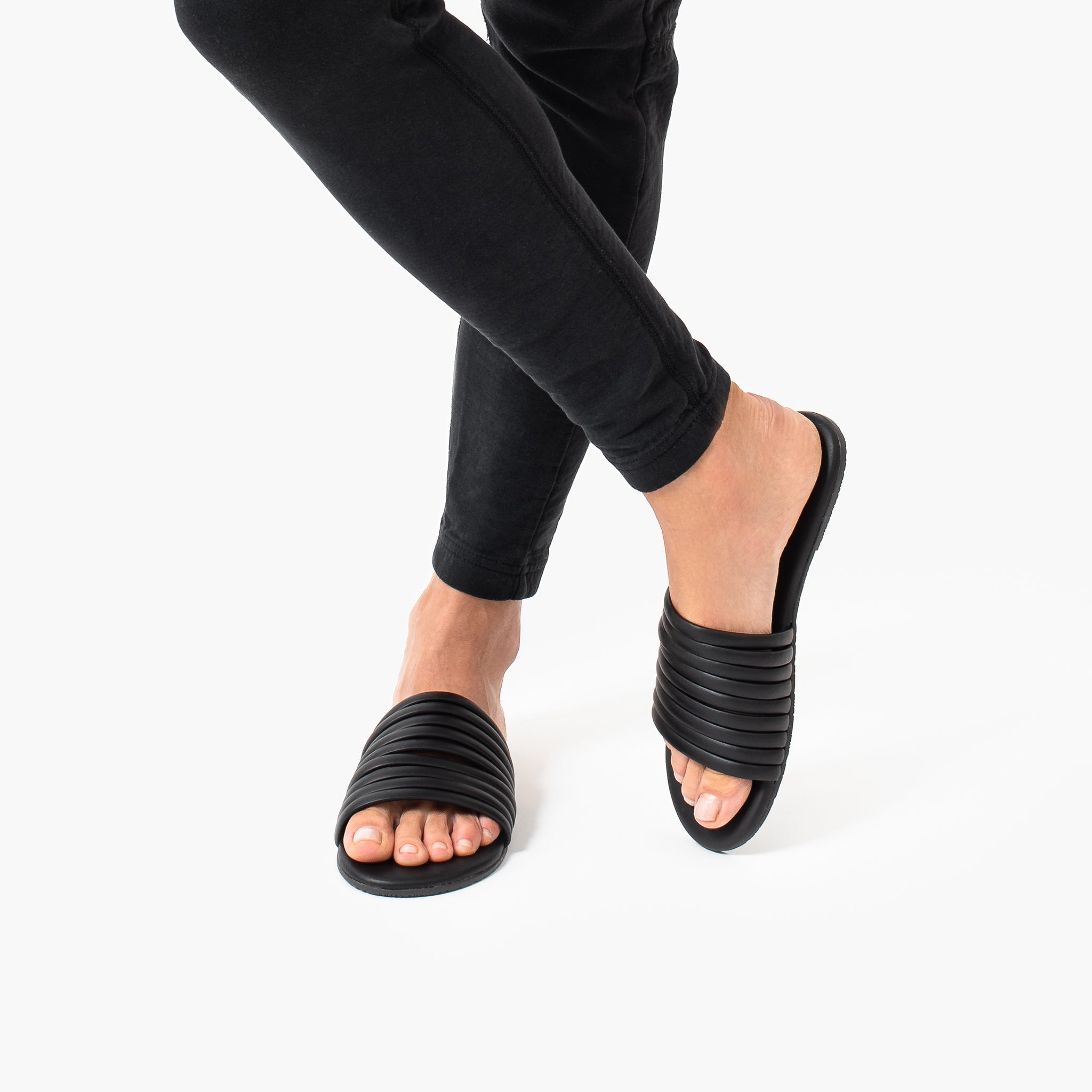 TKEES Caro Women's Slides Black | UC5147283